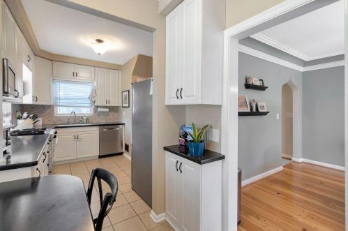 3935 Eileen Dr, Cincinnati OH 45209-2016 exterior