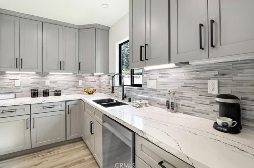 295 Poppyfields Dr, Altadena CA  91001-4837 exterior