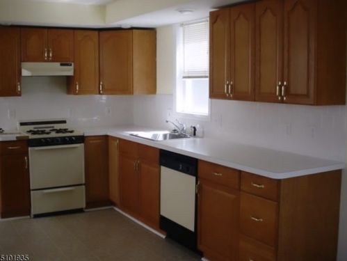 206 Forest St, Montclair, NJ 07042-3906