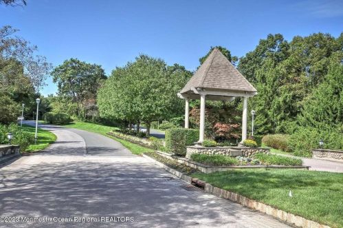 65 Golden Willows Ave, Lakewood, NJ 08701-7518