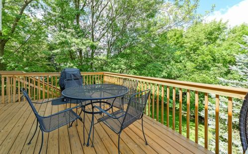 716 Carters Grove Dr, Gibsonia, PA 15044-9568