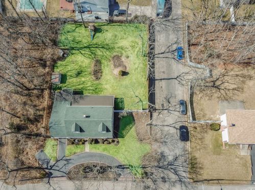 98 Washington Ave, Holtsville, NY 11742-1059
