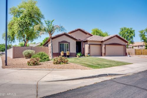 1110 Oak Ct, Gilbert, AZ 85233-8108