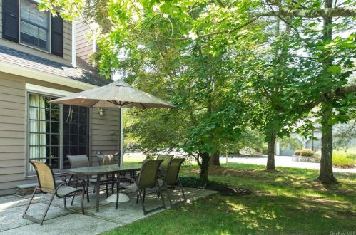 11 Greenhaven Rd, Tompkins Corners NY  10579-3303 exterior