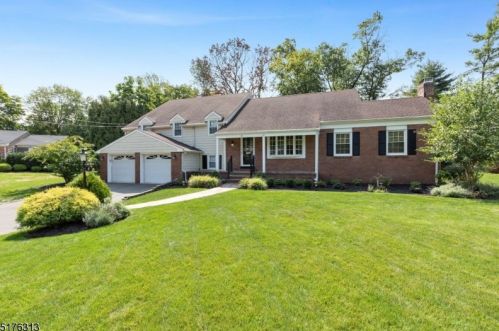 4 Kirkstone Cir, Westfield, NJ 07090-3749