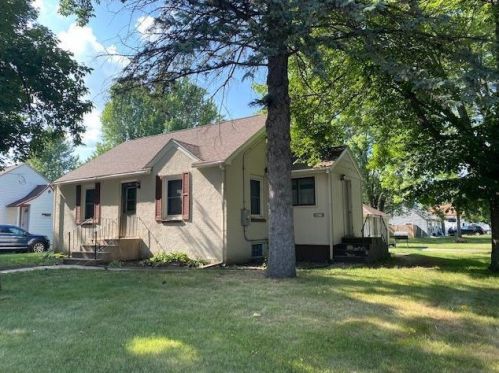 407 3rd St, New Johannesburg, WI 54017-2012