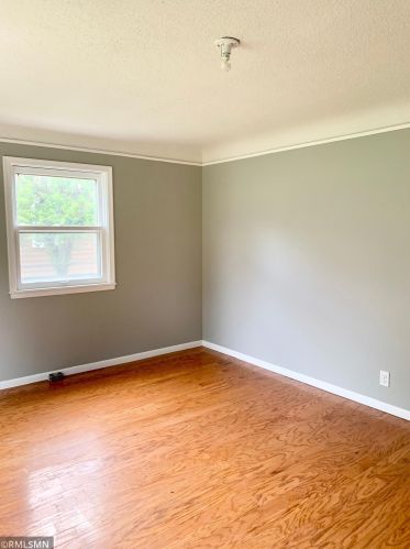 4743 Yates Ave, Minneapolis, MN 55429-3528