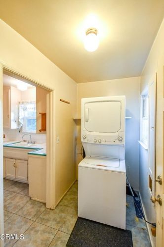 7731 Amestoy Ave, Van Nuys CA 91406-1601 exterior