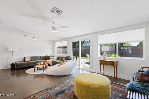 6811 11th Pl, Phoenix AZ  85014-1027 exterior