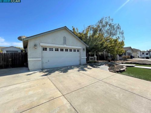 1221 Walnut Meadows Dr, Oakley CA  94561-6000 exterior