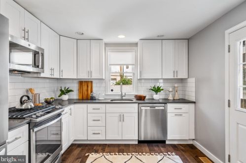 2037 Carpenter St, Philadelphia PA 19146-2418 exterior