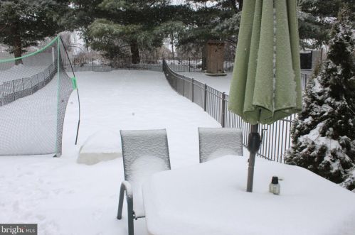 131 Norlawn Cir, Lancaster PA 17601-2669 exterior