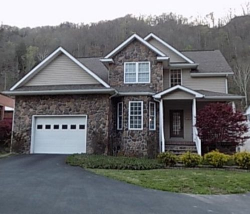 21235 Riverside Dr, Grundy, VA 24614-9592