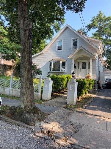 120 Beekman Ave, Mount Vernon, NY 10553-1506
