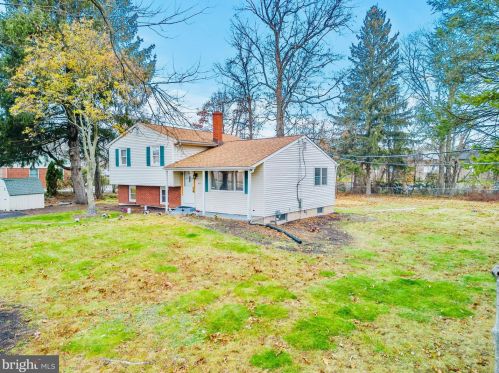 84 Franklin Corner Rd, Lawrence Township NJ  08648-2102 exterior