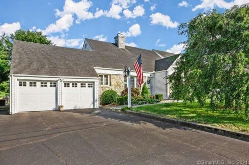 16 Windy Rdg, Bridgeport, CT 06611-4420