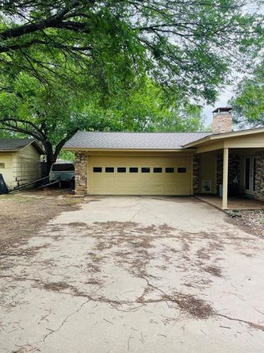 1307 Grand Ave, Cleburne, TX 76033-7612