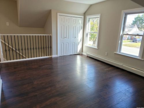 72 Cherry Ave, West Sayville NY  11796-1214 exterior