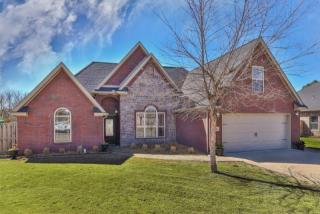 2523 Vanike Dr, Fayetteville, AR 72704-7549