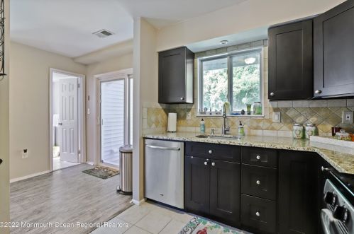 10 Independence Ct, Jackson Twp NJ  08527-2234 exterior