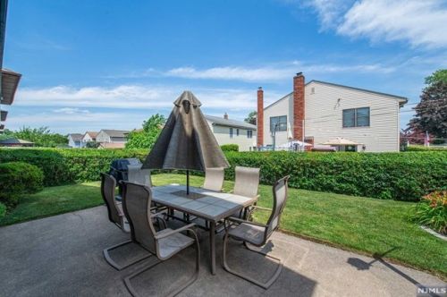 43 Elmhurst St, Elmwood Park NJ  07407-1320 exterior