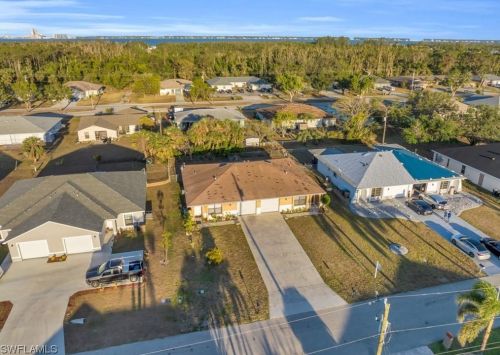 1323 23rd Pl, Cape Coral, FL 33909-0017