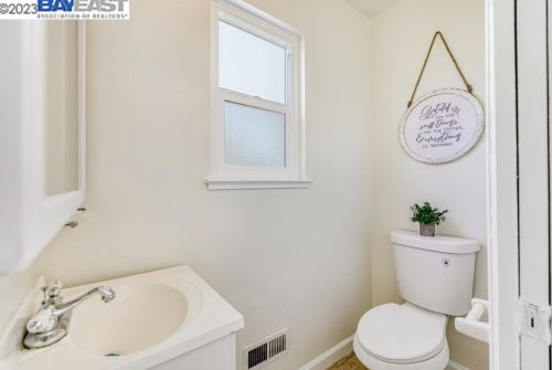 1549 Woodland Dr, West Pittsburg CA  94565-5633 exterior