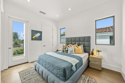 5128 Noble Ave, Van Nuys CA  91403-1376 exterior