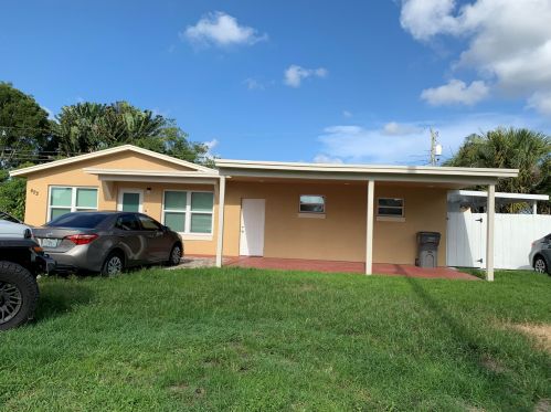 692 Haverhill Rd, West Palm Beach, FL 33415-3804
