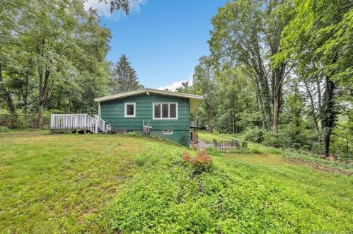 340 Twin Lakes Rd, North Branford, CT 06471-1220
