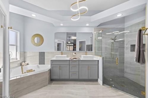 201 4th Pl, Cape Coral FL  33990-1042 exterior