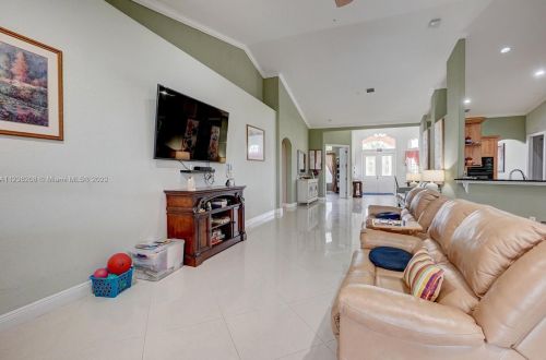 160 Saratoga Ave, Fort Pierce FL  34953-5974 exterior