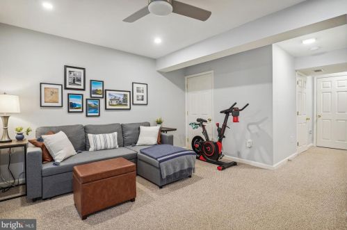 8518 Blue Rock Ln, Lorton VA  22079-3062 exterior