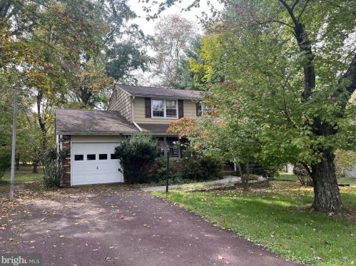 103 Meadowood Dr, Lansdale, PA 19446-1610