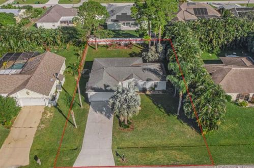 717 Duxbury Ave, Fort Pierce, FL 34983-2429