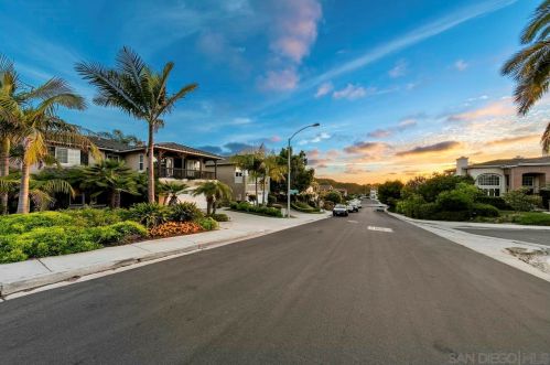 3835 Torrey Hill Ln, San Diego, CA 92130-1209