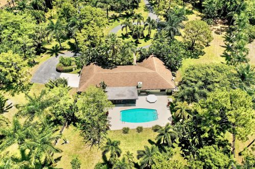 2437 Fawn Dr, Town Of Loxahatchee Groves, FL 33470-2573