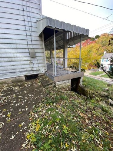 419 Maytide St, Pittsburgh, PA 15227-1847