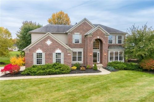 35423 Emory Dr, Avon, OH 44011-4922