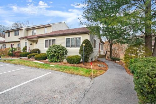 112 Krystal Dr, Somers Town, NY 10589-3036