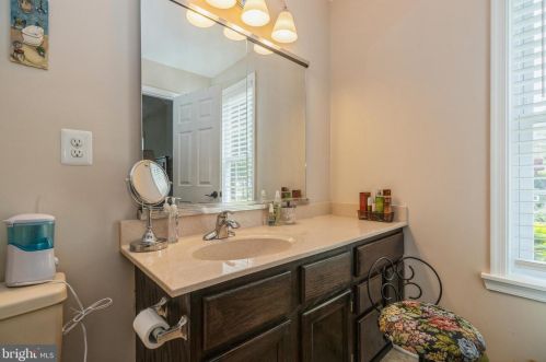 818 Westfield Dr, Riverton NJ  08077-3357 exterior
