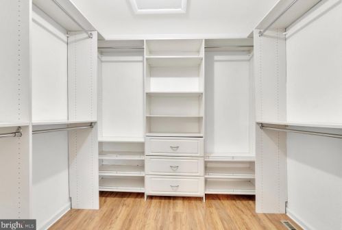 176 Canterbury Ct, East Windsor NJ  08520-5536 exterior