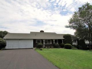 42 Pembroke Dr, Endicott, NY 13760-4208