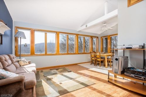 1 Lewis Ln, Belvidere NJ  07823-3123 exterior