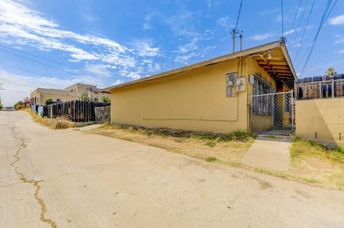 4075 Epsilon St, San Diego CA 92113-4305 exterior