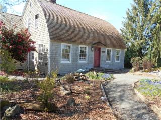 2020 14th St, Puyallup, WA 98371-7332