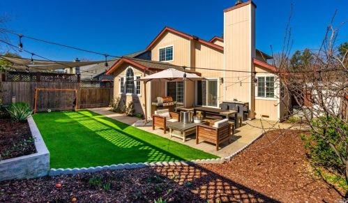 1887 Commons Ct, Windsor CA  95492-9593 exterior