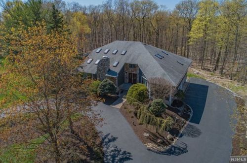 754 Galloping Hill Rd, Franklin Lakes, NJ 07417-1533