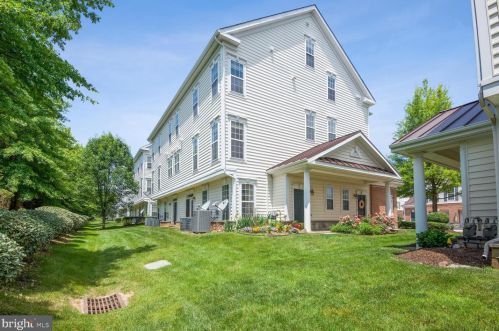 6793 Hampton Bay Ln, Gainesville, VA 20155-6248