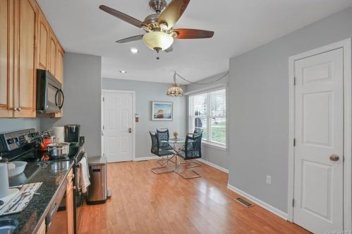 118 Hitching Post Ln, Yorktown Hgts NY  10598-2833 exterior